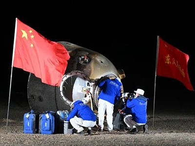 神舟十八平安回家！利亞德LED顯示屏連續(xù)10年為中國(guó)航天事業(yè)保駕護(hù)航